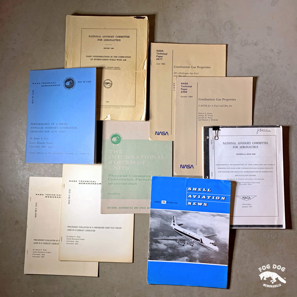 Soukromá kolekce NASA manuálů a leteckých materiálů z 80 let. Část 2.
