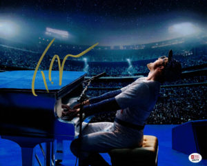 Taron Egerton jako Elton John - autogram