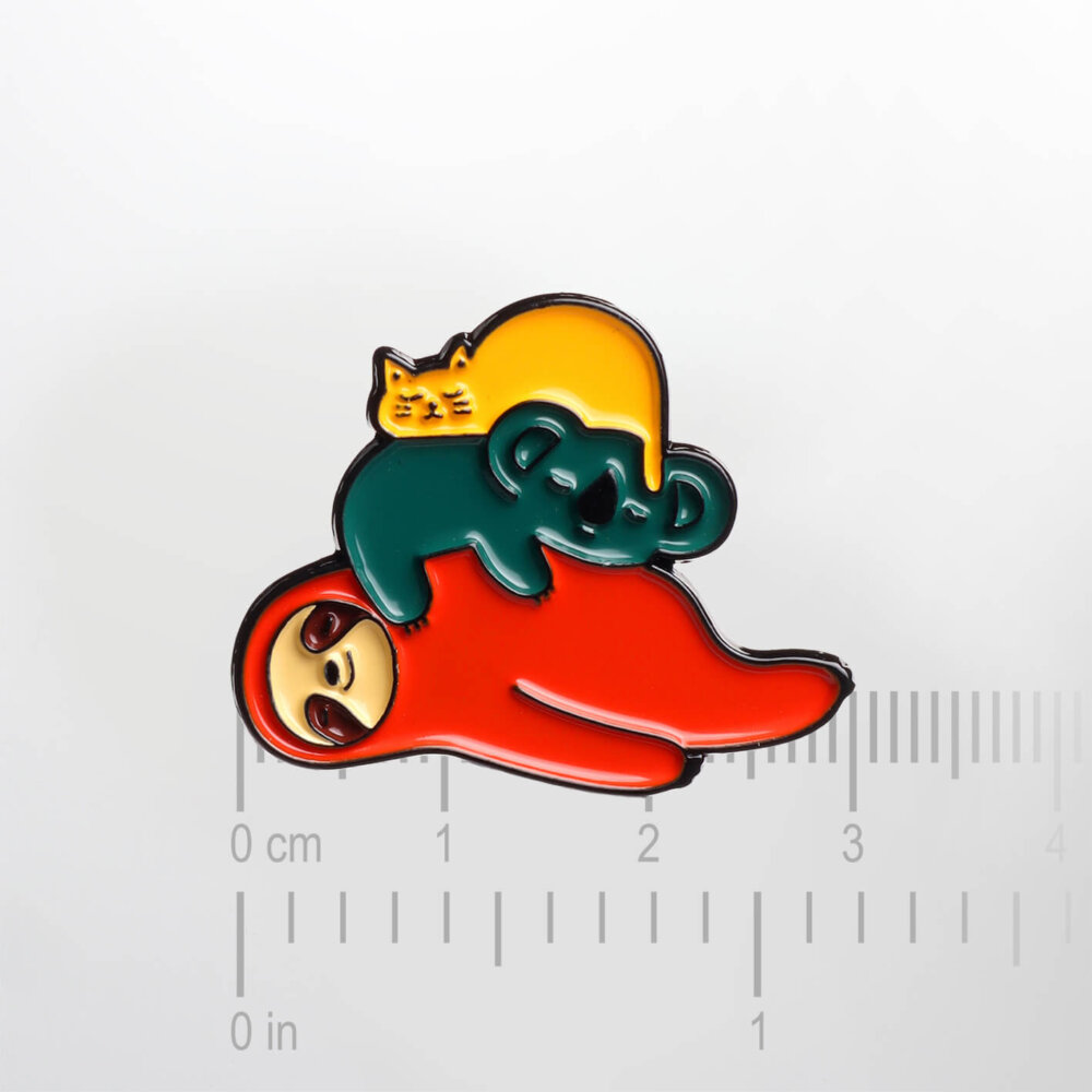Cat on Koala Bear on Sloth – Smaltovaný odznak (#010) - Image 2