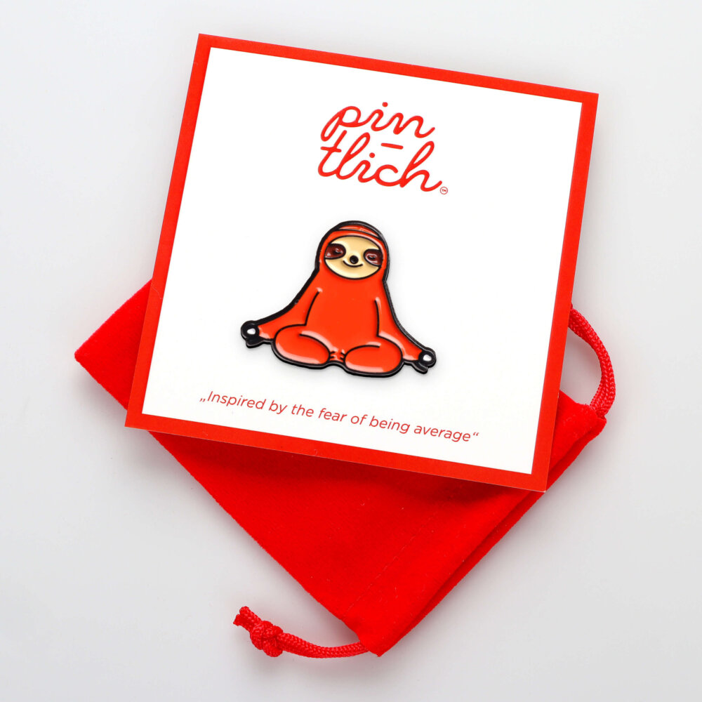 Meditating Sloth – Smaltovaný odznak (#026) - Image 4