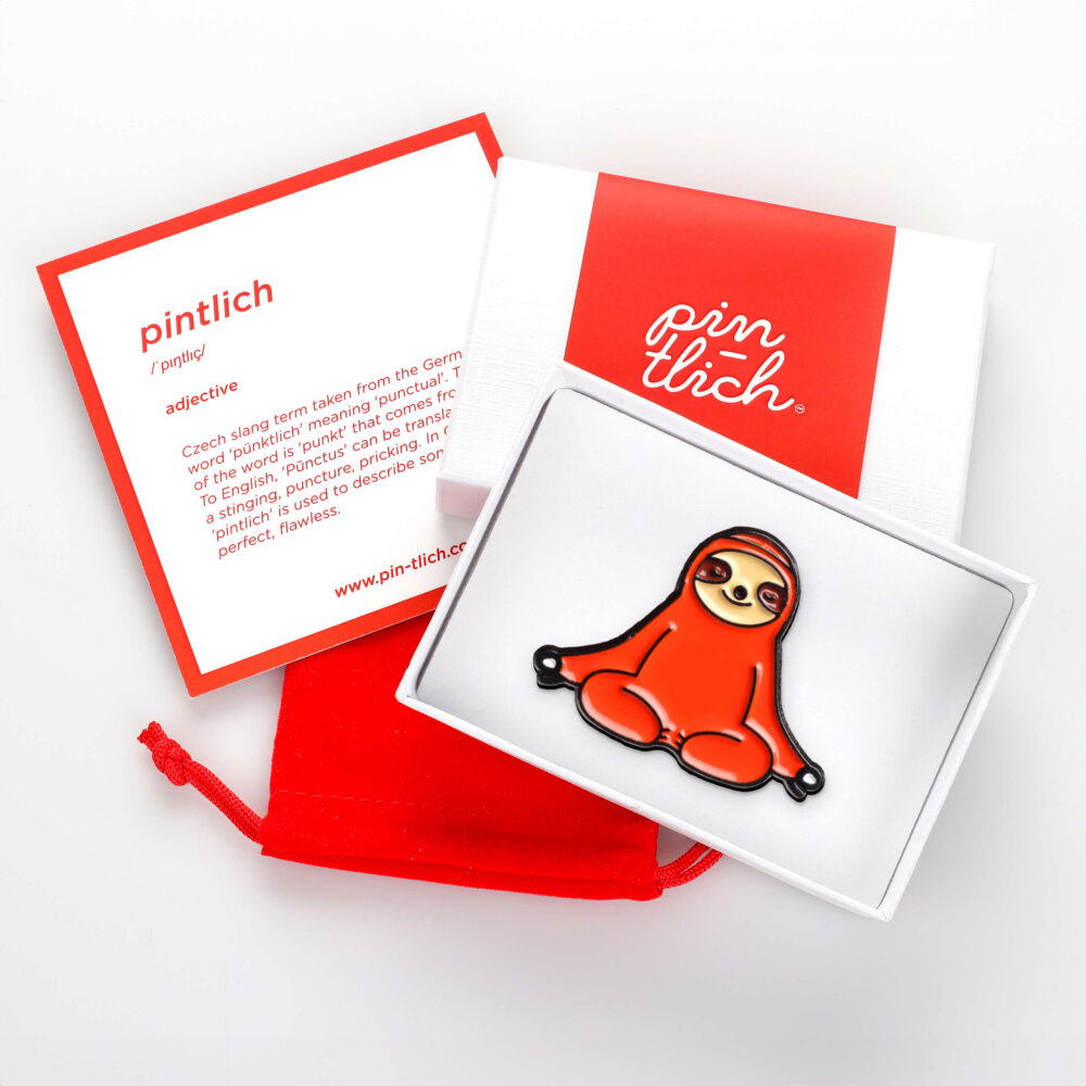 Meditating Sloth – Smaltovaný odznak (#026) - Image 6