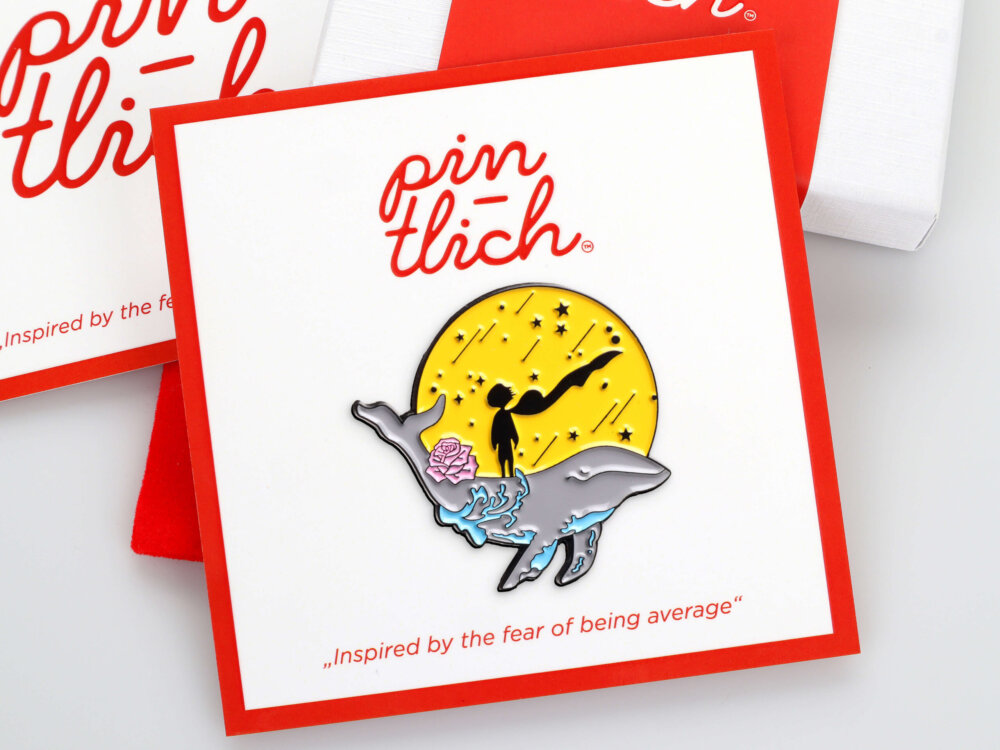 The Little Prince on a Whale – Smaltovaný odznak (#029)