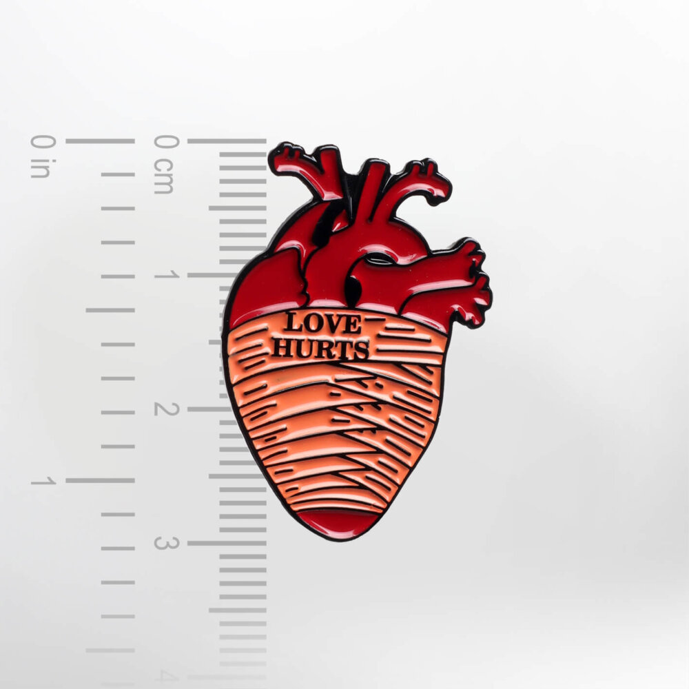 Love Hurts Bandaged Heart – Smaltovaný odznak (#050) - Image 2