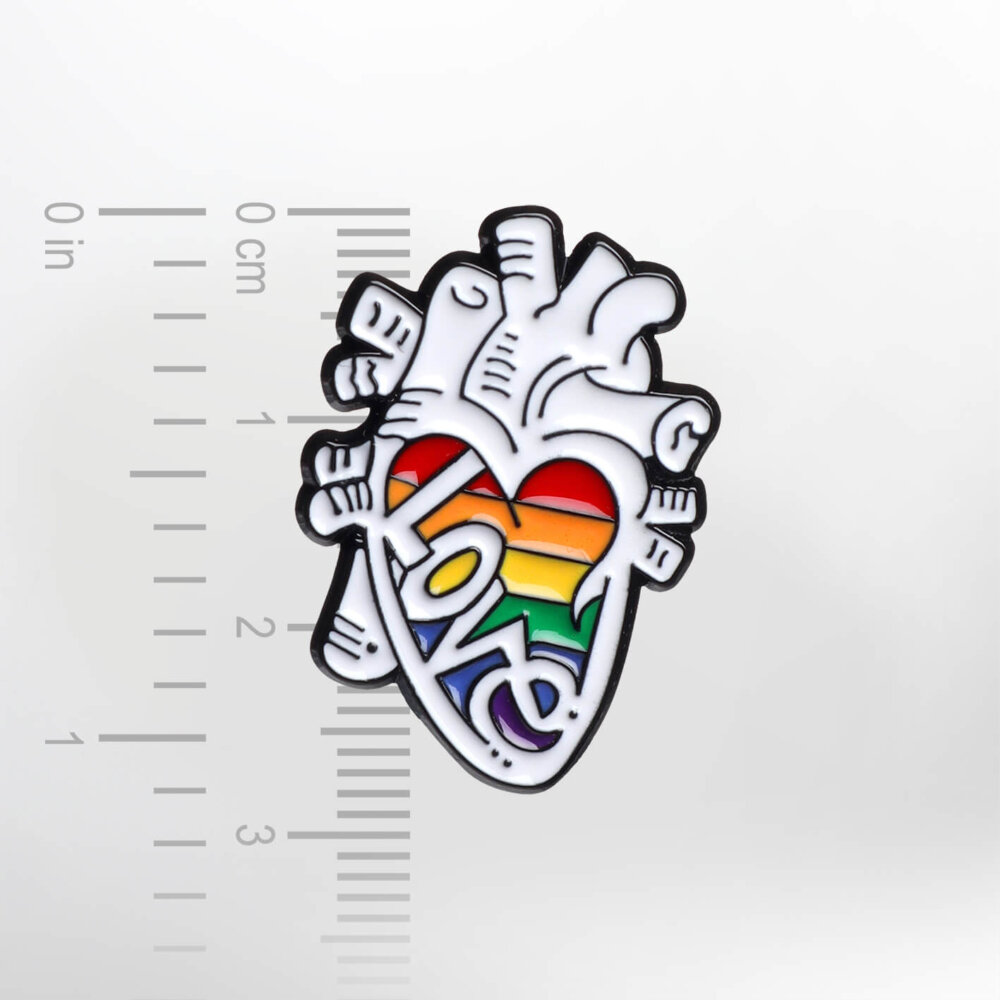 Rainbow Love Heart – Smaltovaný odznak (#051) - Image 2