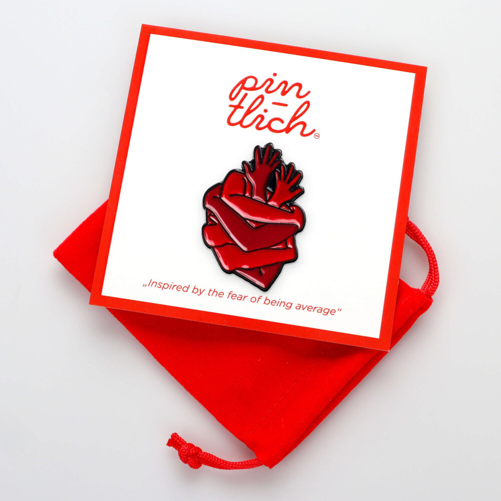 Hugging Heart – Smaltovaný odznak (#057) - Image 4