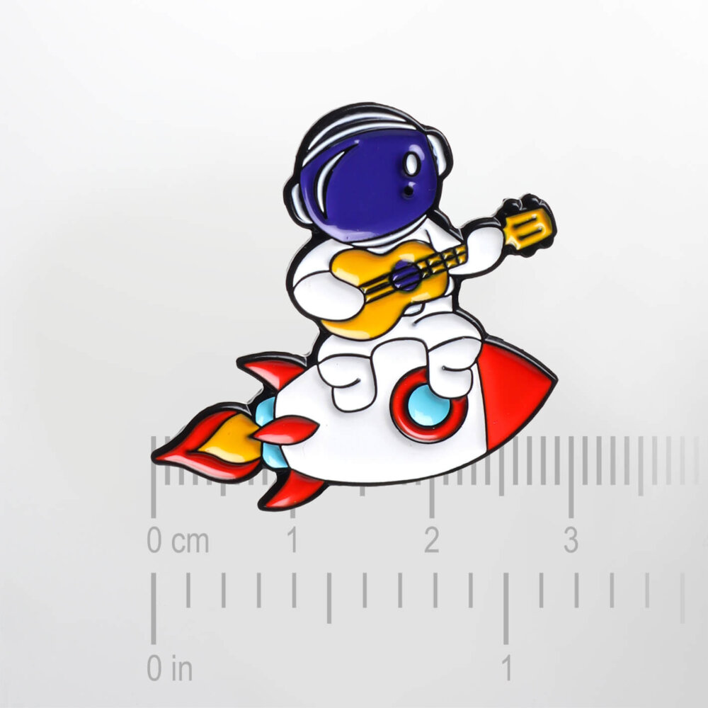 Astronaut Playing Guitar – Smaltovaný odznak (#086) - Image 2