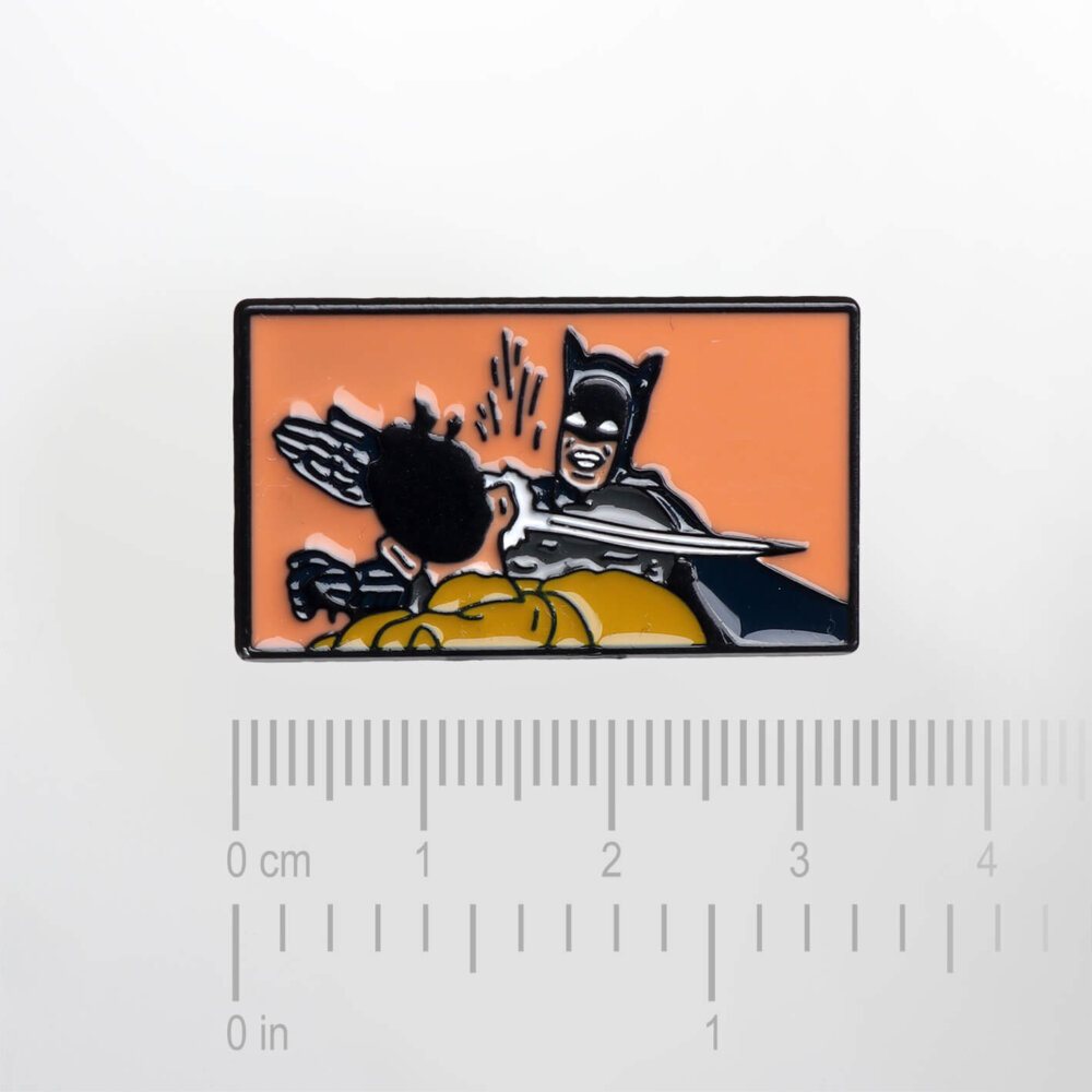 Batman Slap Meme – Smaltovaný odznak (#093) - Image 2