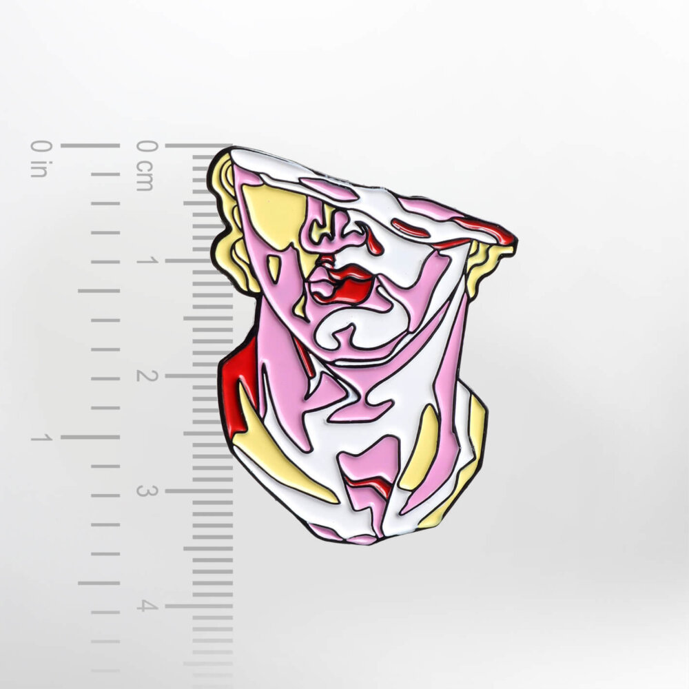 Abstract Antic Portrait – Smaltovaný odznak (#116) - Image 2