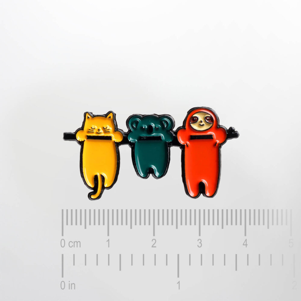 Hanging Cat, Koala Bear and Sloth – Smaltovaný odznak (#126) - Image 2