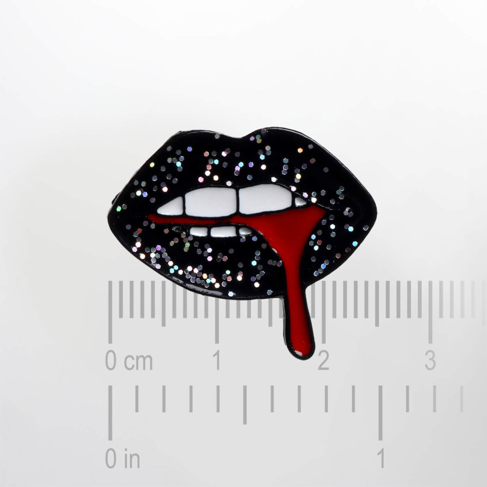 True Blood Mouth – Smaltovaný odznak (#146) - Image 2