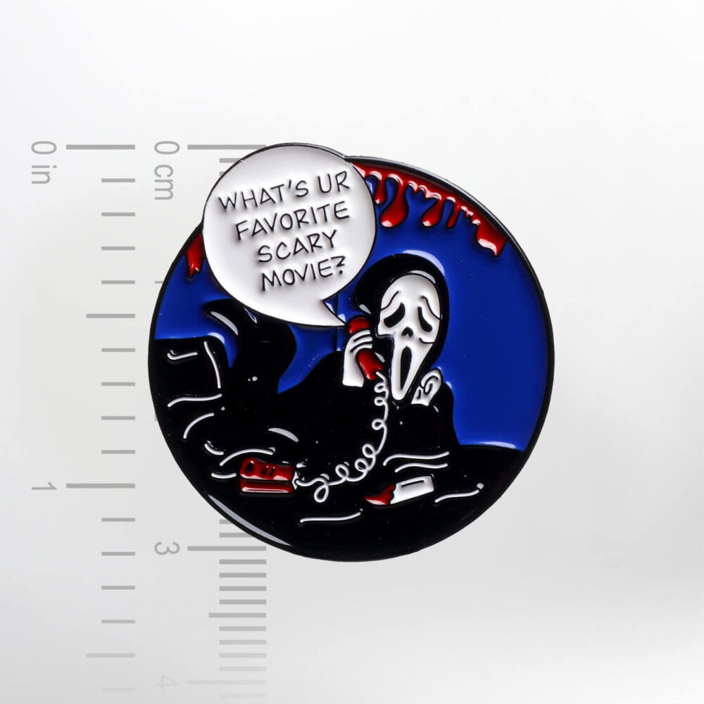 Scream – What's Ur Favorite Scary Movie? – Smaltovaný odznak (#161) - Image 2