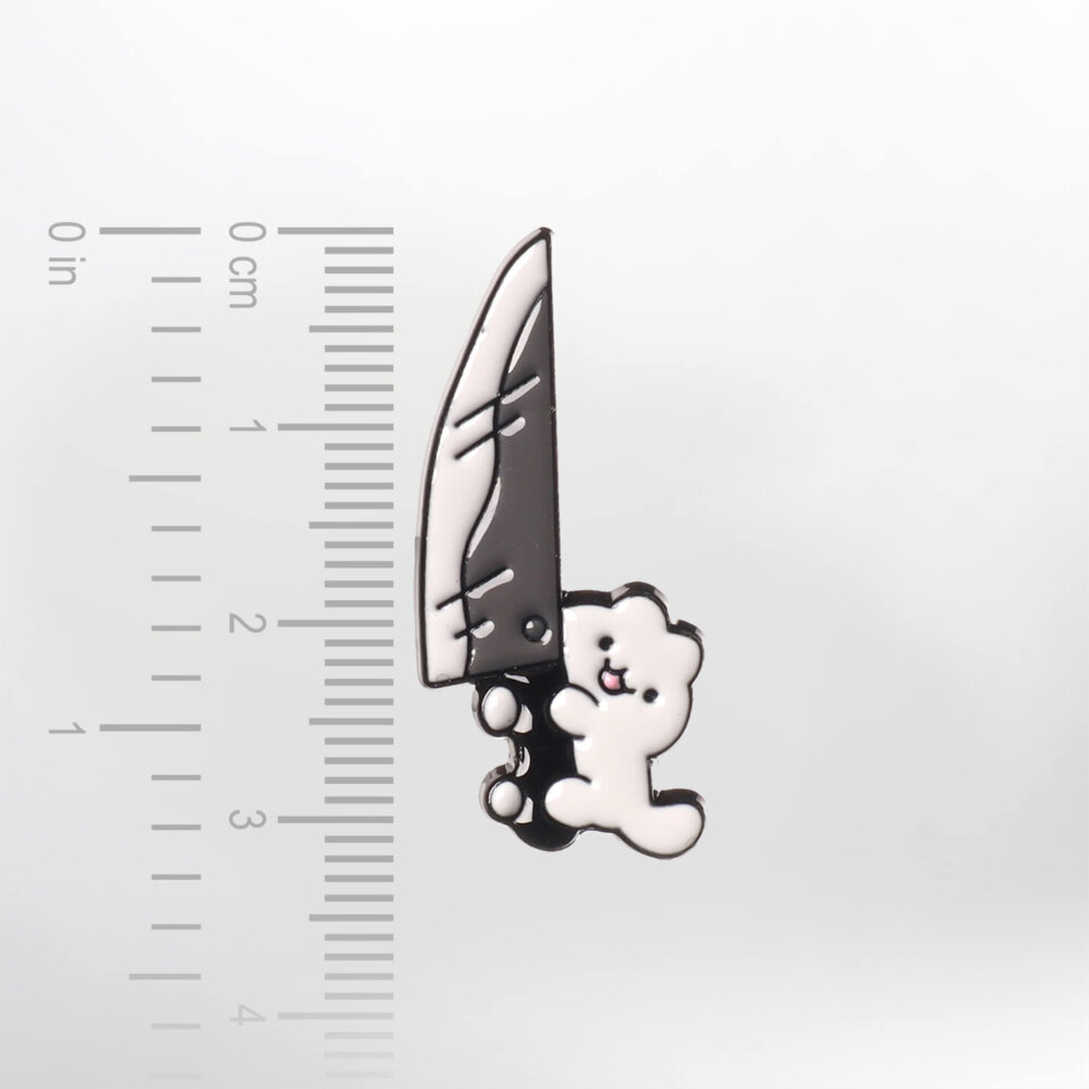 Kitten with a Knife – Smaltovaný odznak (#198) - Image 2