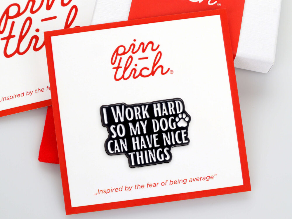 I Work Hard So My Dog Can Have Nice Things – Smaltovaný odznak (#273)