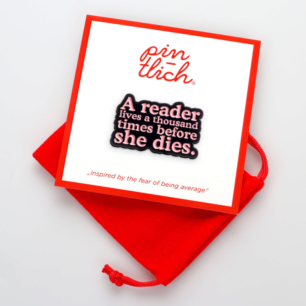 A Reader Lives A Thousand Times Before She Dies – Smaltovaný odznak (#343) - Image 4