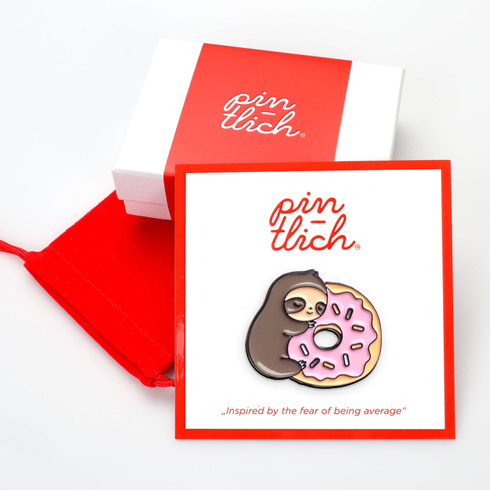 Sloth Sleeping on a Donut – Smaltovaný odznak (#413) - Image 3