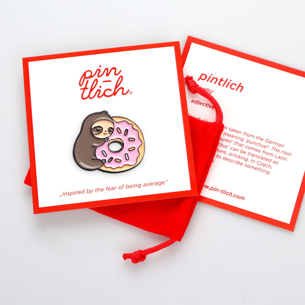 Sloth Sleeping on a Donut – Smaltovaný odznak (#413) - Image 5