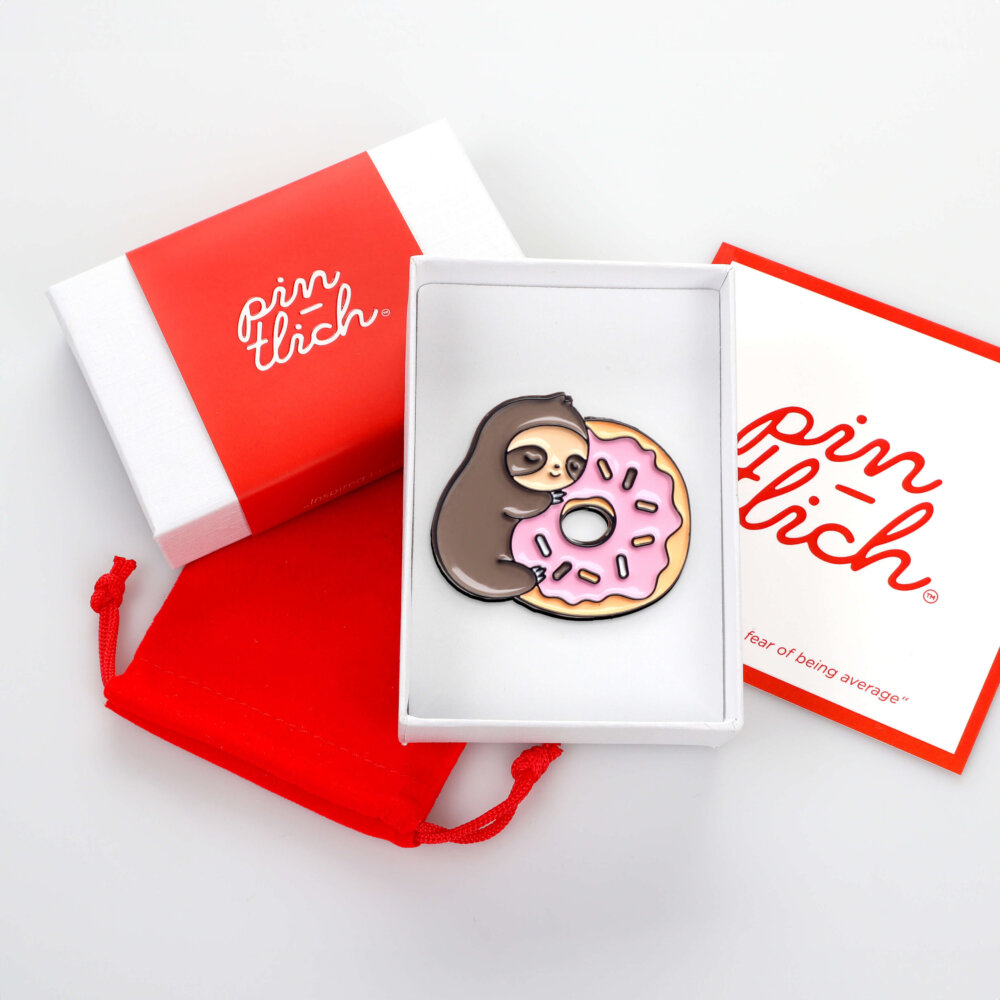 Sloth Sleeping on a Donut – Smaltovaný odznak (#413) - Image 6