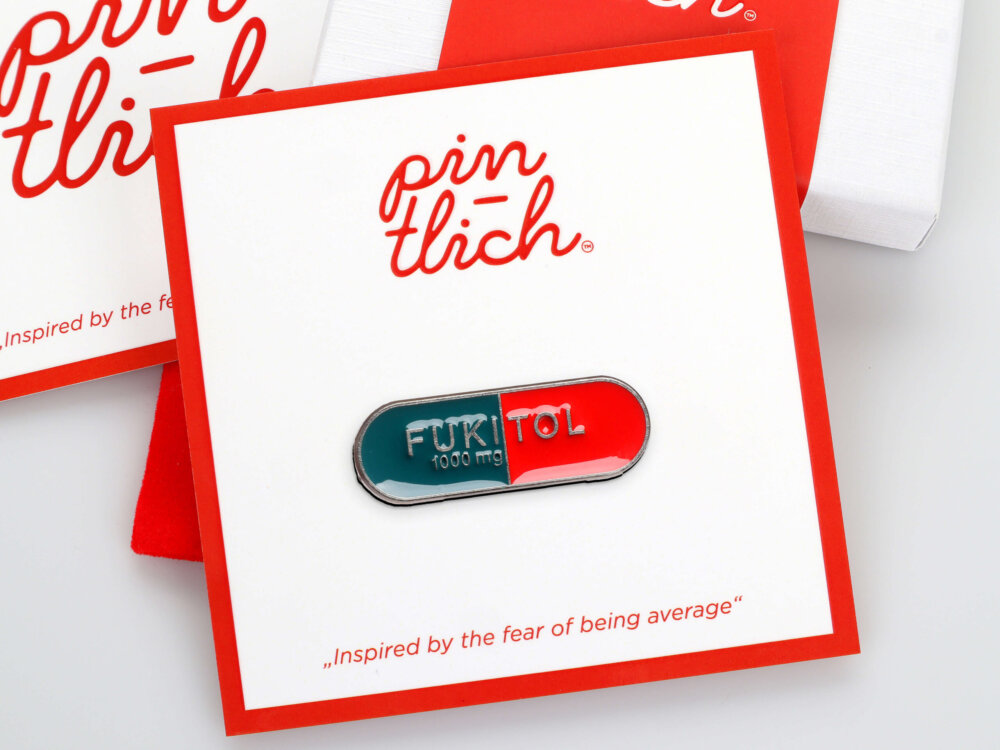 Fukitol Pill 1000 mg – Smaltovaný odznak (#426)