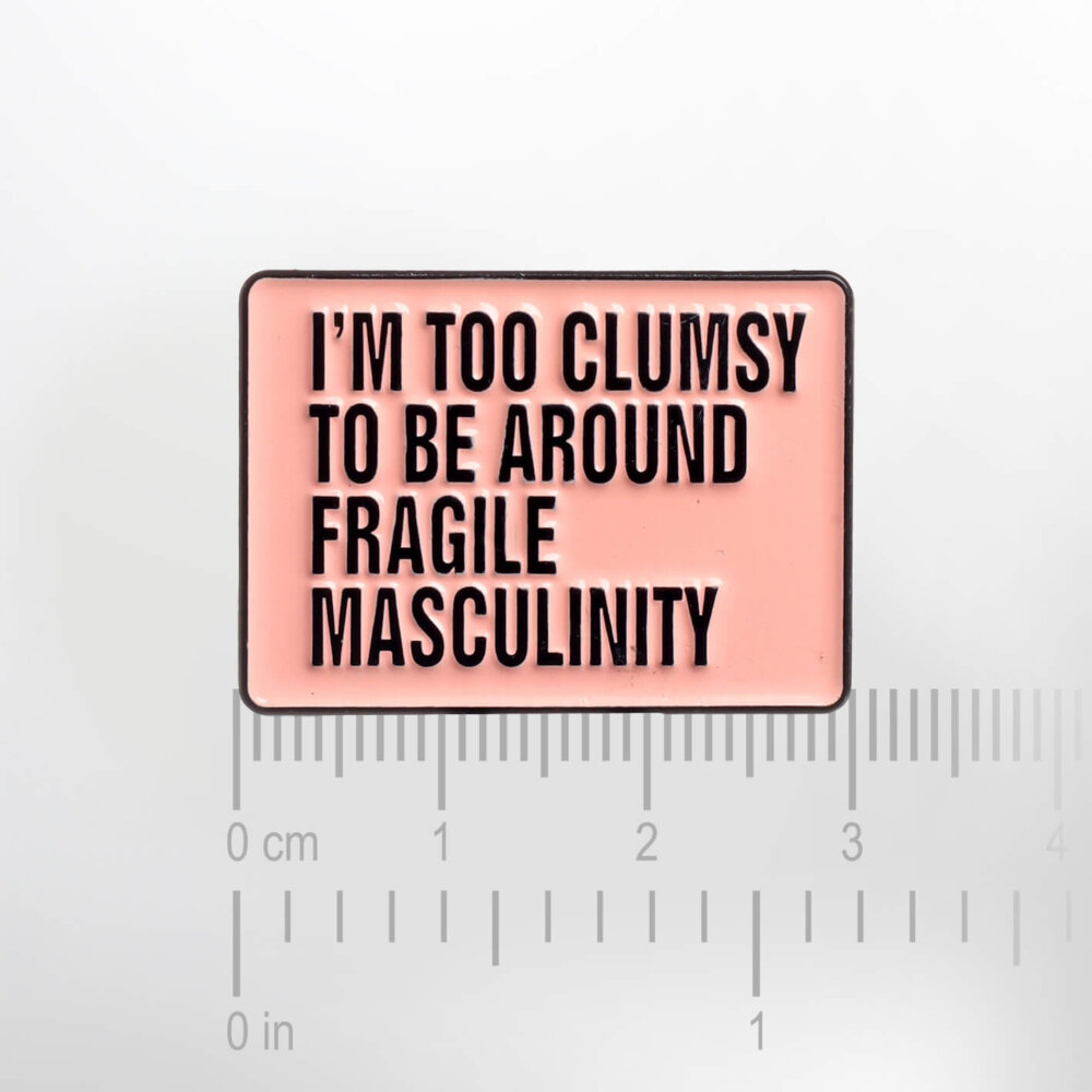 I'm Too Clumsy To Be Around Fragile Masculinity – Smaltovaný odznak (#446) - Image 2