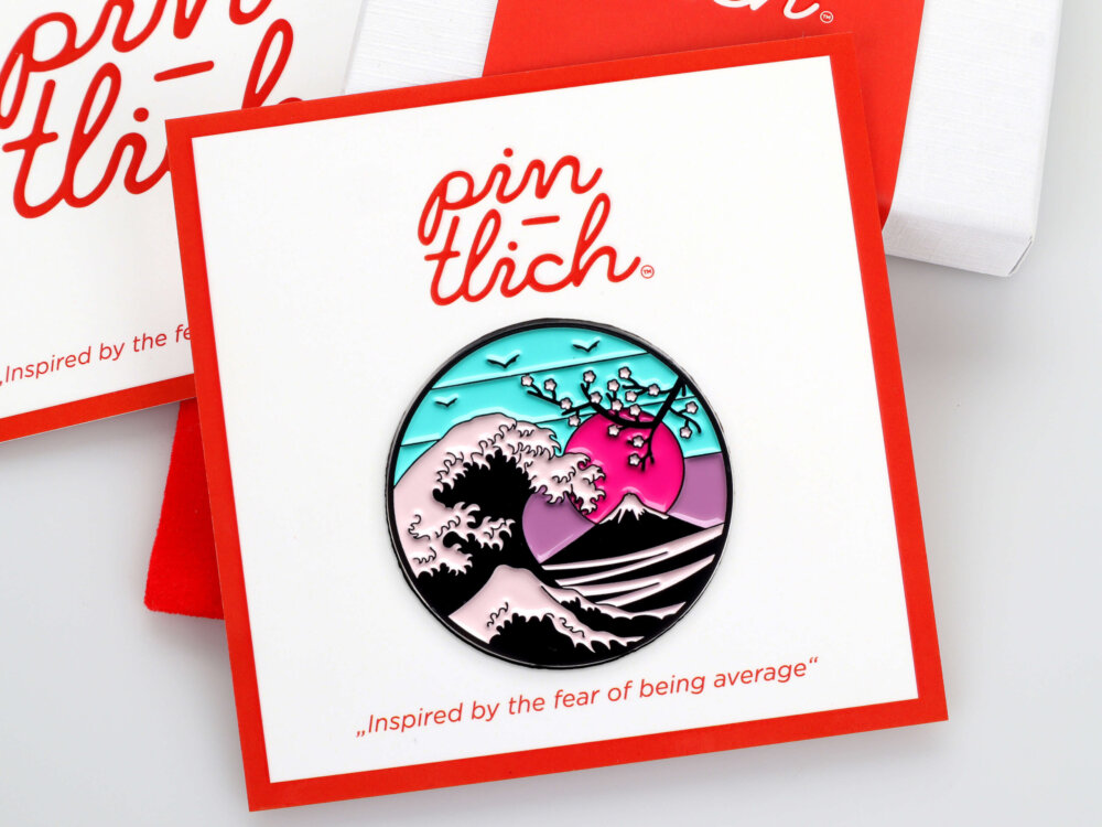 The Great Wave with Mount Fuji – Smaltovaný odznak (#587)