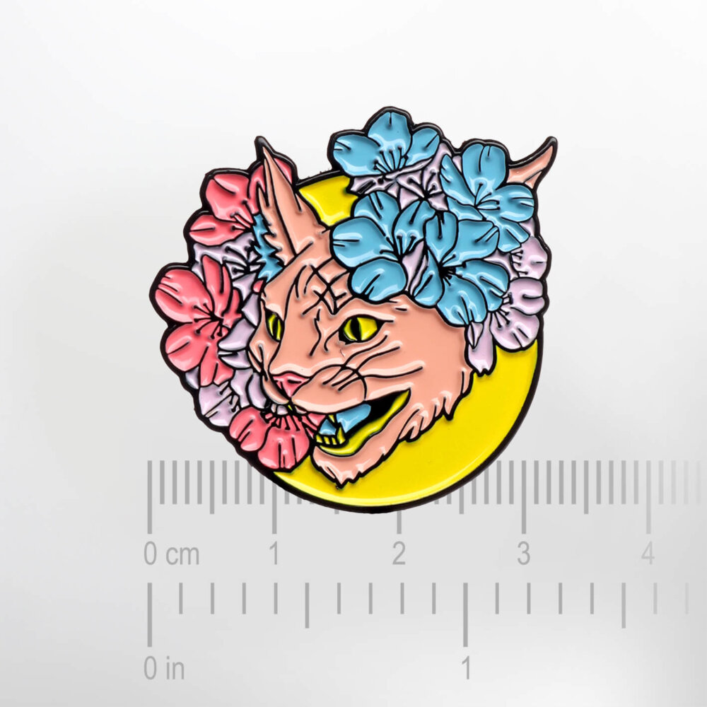 Cat with Flowers – Smaltovaný odznak (#589) - Image 2