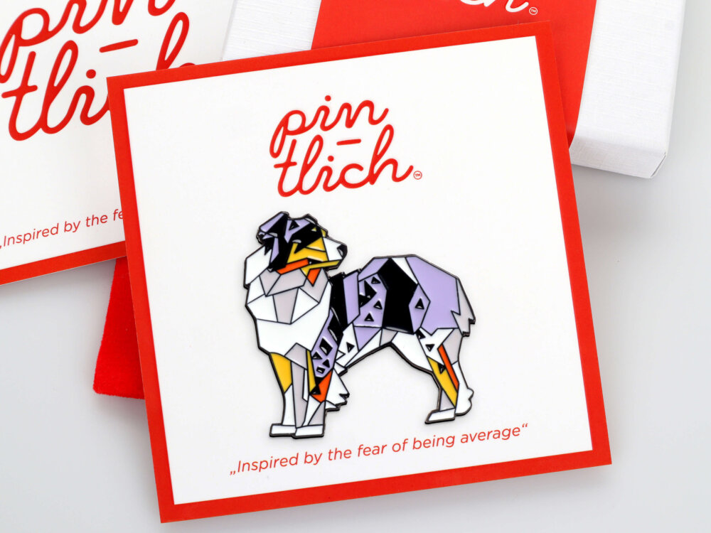Geometric Australian Shepherd – Smaltovaný odznak (#5022)