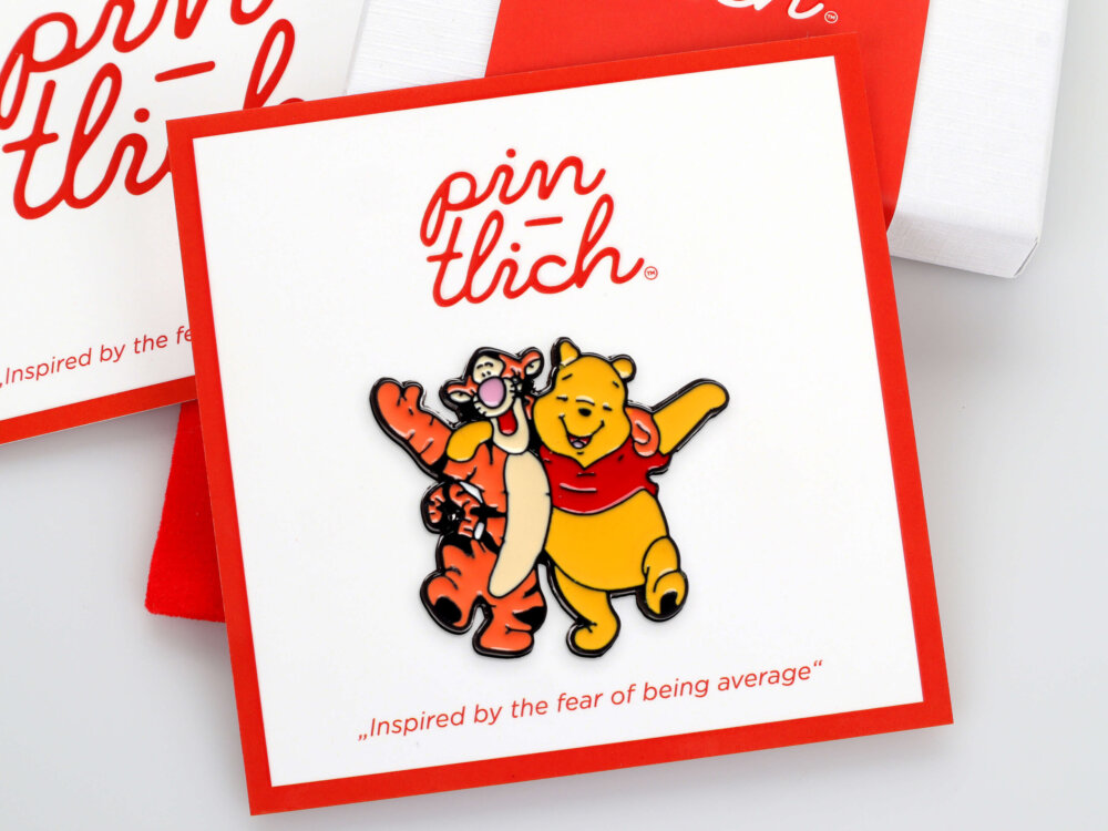 Winnie the Pooh with Tigger – Smaltovaný odznak (#615)