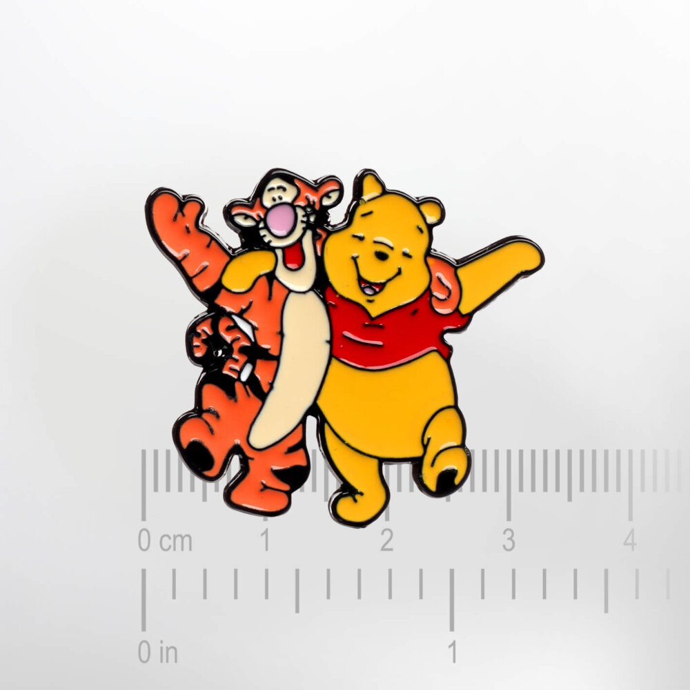 Winnie the Pooh with Tigger – Smaltovaný odznak (#615) - Image 2