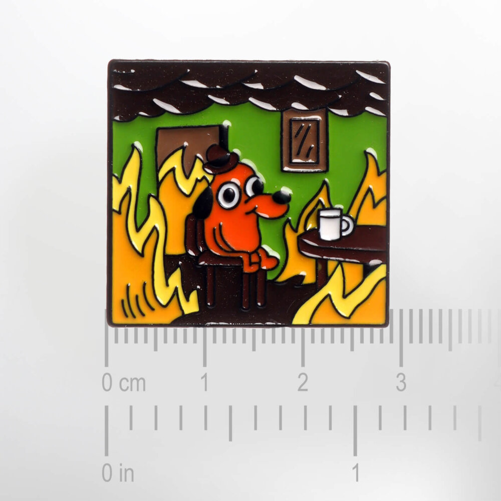Dog Surrounded by Fire Meme – Smaltovaný odznak (#618) - Image 2