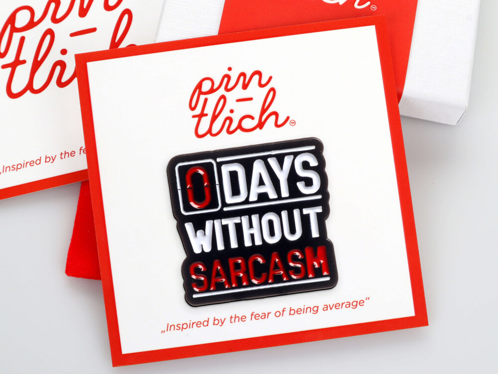 0 Days Without Sarcasm – Smaltovaný odznak (#627)