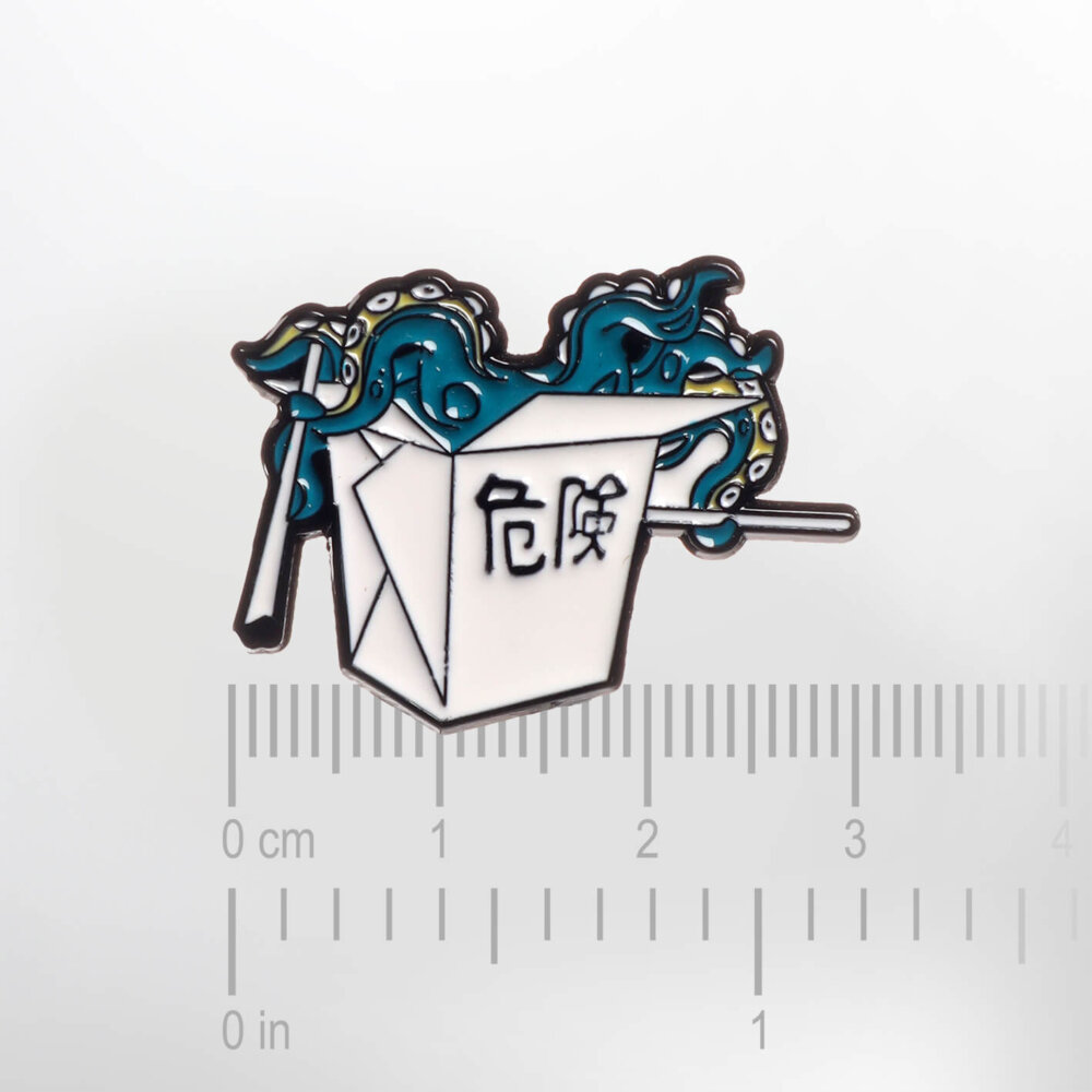Octopus in a Noodle Box – Smaltovaný odznak (#635) - Image 2