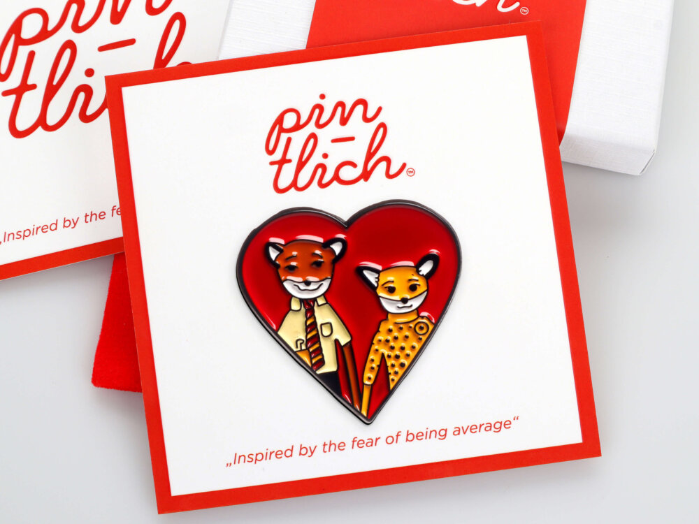 Mr. and Mrs. Fox in a Heart – Smaltovaný odznak (#652)