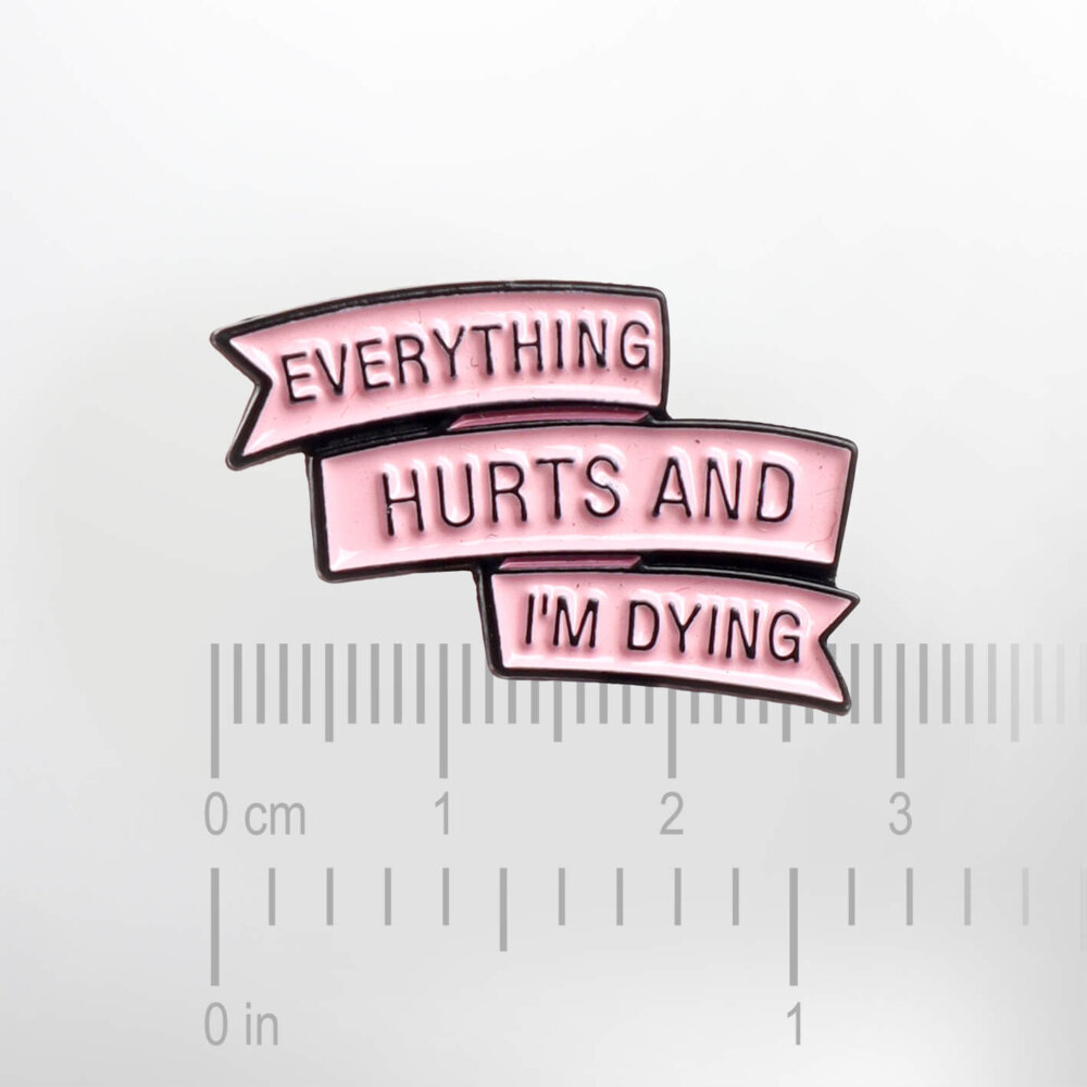 Everything Hurts and I'm Dying – Smaltovaný odznak (#709) - Image 2