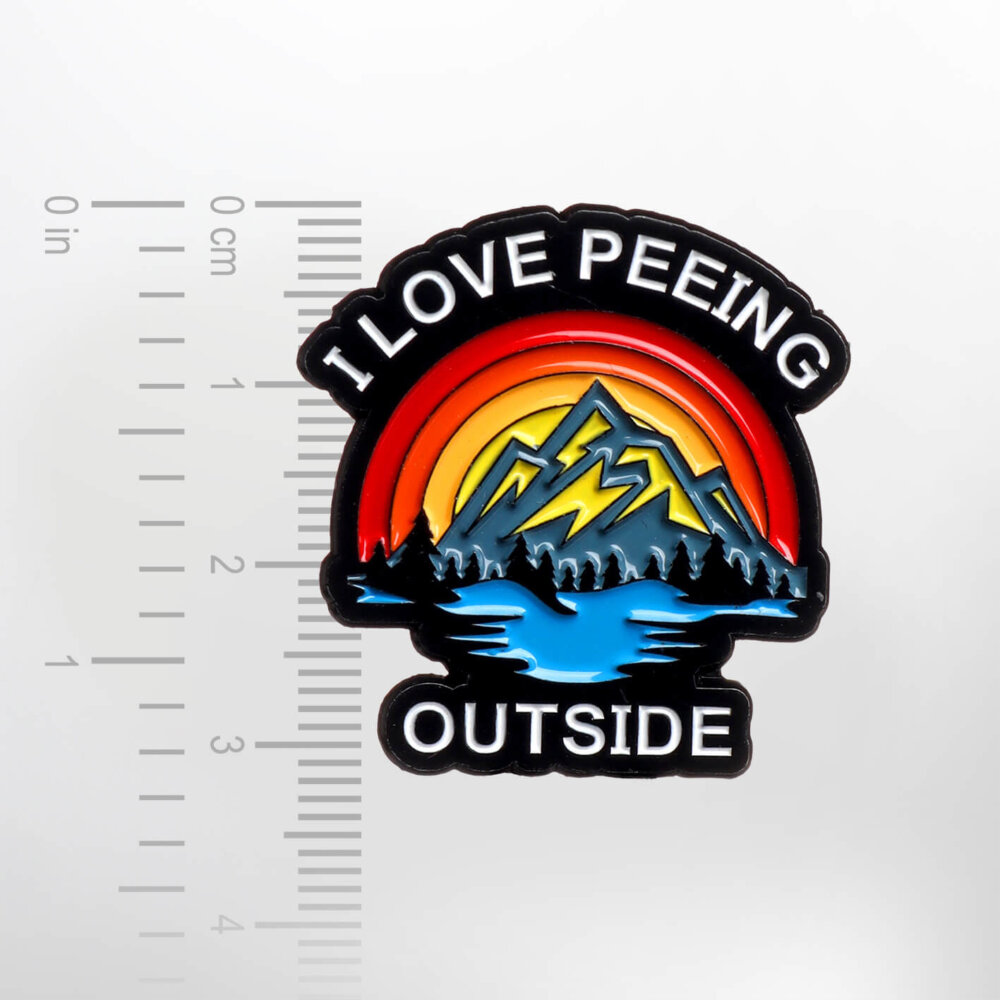 I Love Peeing Outside – Smaltovaný odznak (#713) - Image 2
