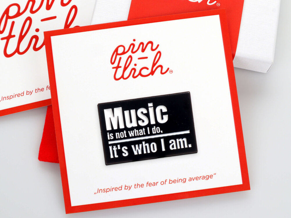 Music Is Not What I Do, It's Who I am. – Smaltovaný odznak (#731)