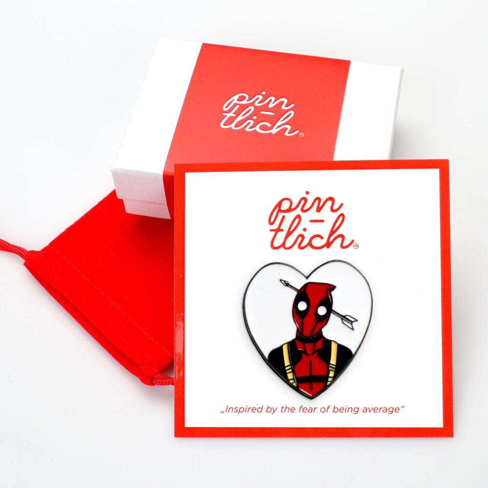 Deadpool Hit by an Arrow Heart – Smaltovaný odznak (#742) - Image 3