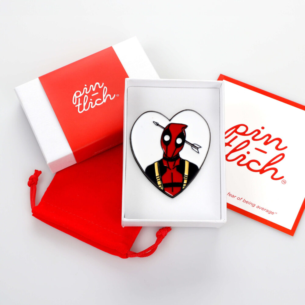 Deadpool Hit by an Arrow Heart – Smaltovaný odznak (#742) - Image 6