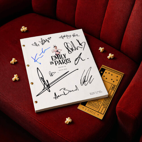 EMILY IN PARIS (2020) Pilot