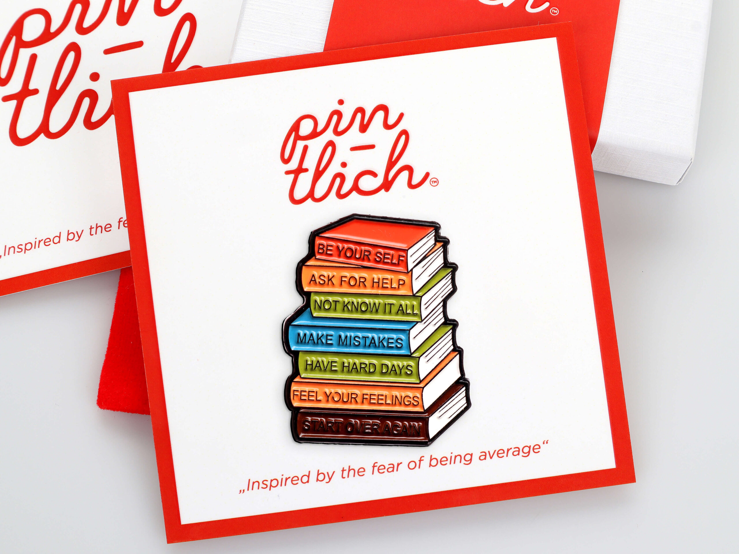 Mental Health Books Stack – Smaltovaný odznak (#862)