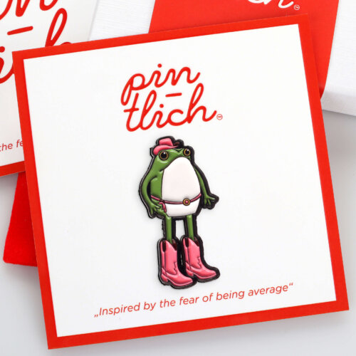 Frog in Pink Cowboy Boots – Smaltovaný odznak (#864)
