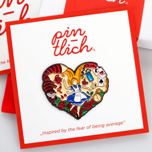 Alice in Wonderland Heart – Smaltovaný odznak (#866)