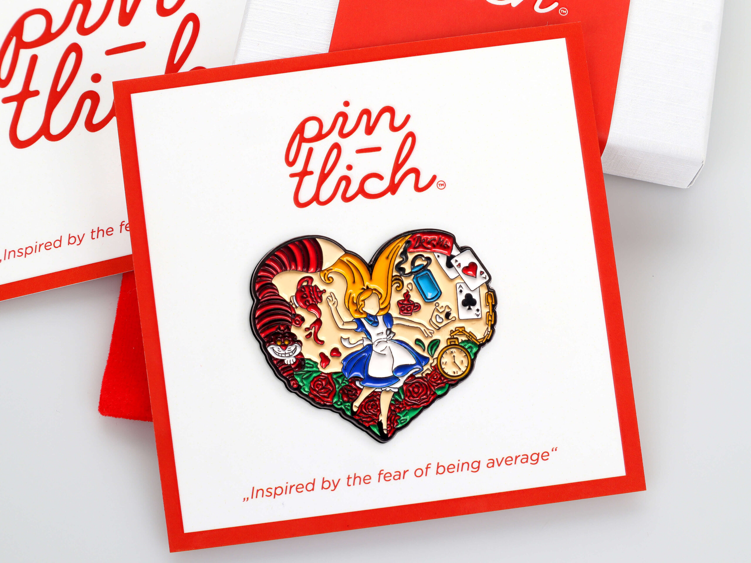 Alice in Wonderland Heart – Smaltovaný odznak (#866)