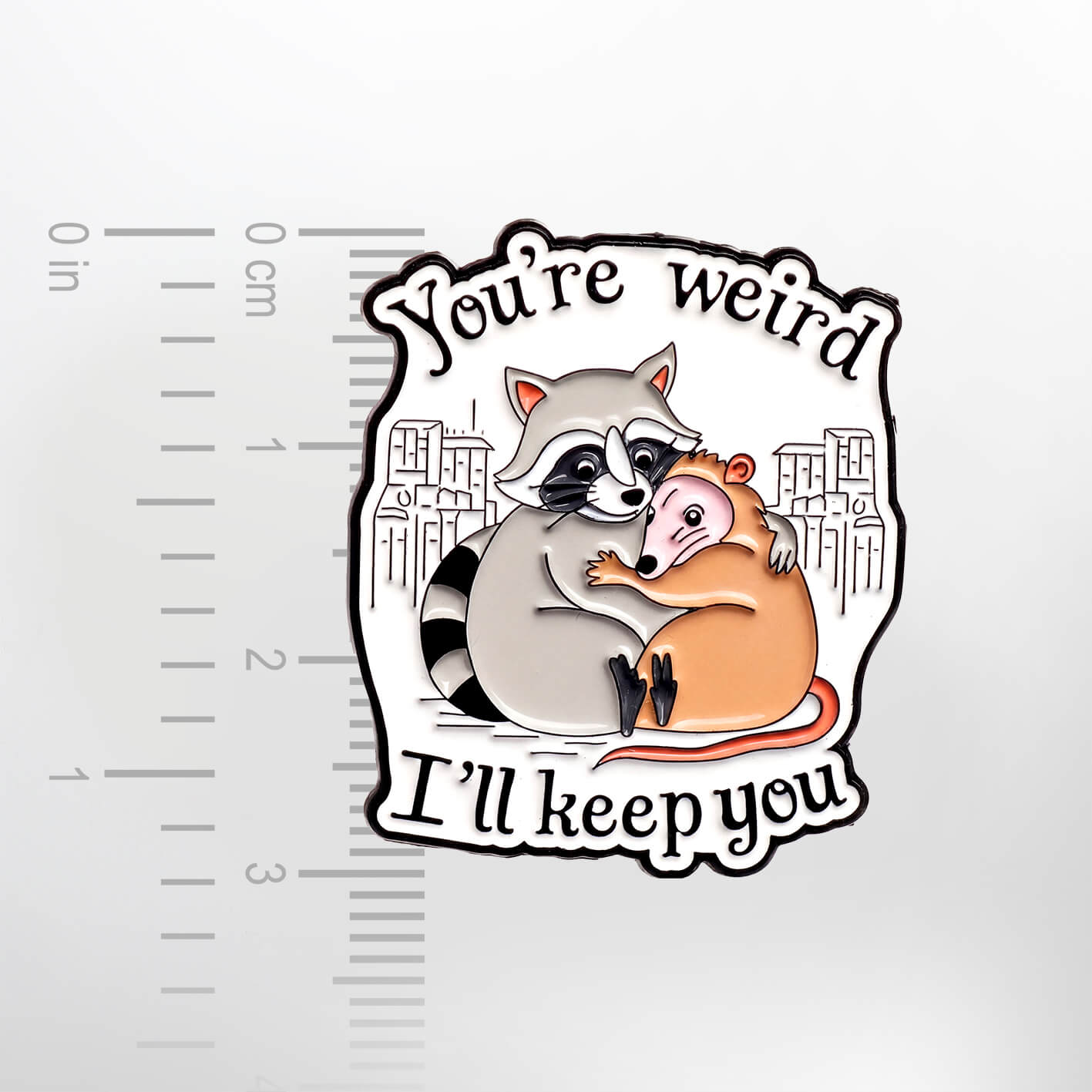 Raccoon and Opossum Hug – Smaltovaný odznak (#868) - Obrázek 2